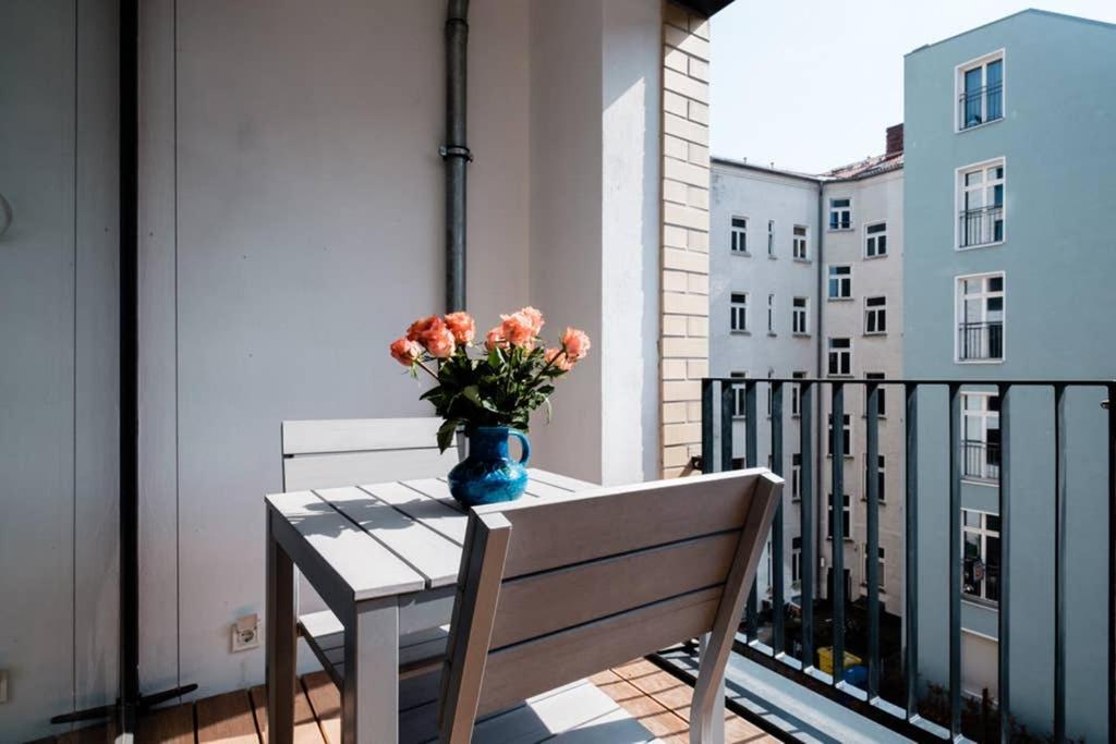 2 Bedroom Mauerpark-Apartment, Berlin Mitte View Calendar Esterno foto