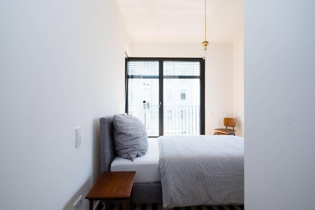 2 Bedroom Mauerpark-Apartment, Berlin Mitte View Calendar Esterno foto