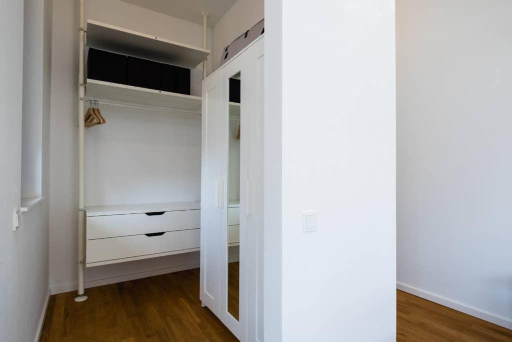 2 Bedroom Mauerpark-Apartment, Berlin Mitte View Calendar Esterno foto