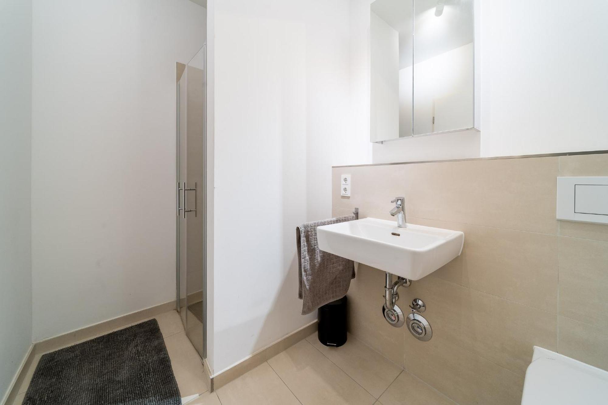 2 Bedroom Mauerpark-Apartment, Berlin Mitte View Calendar Esterno foto
