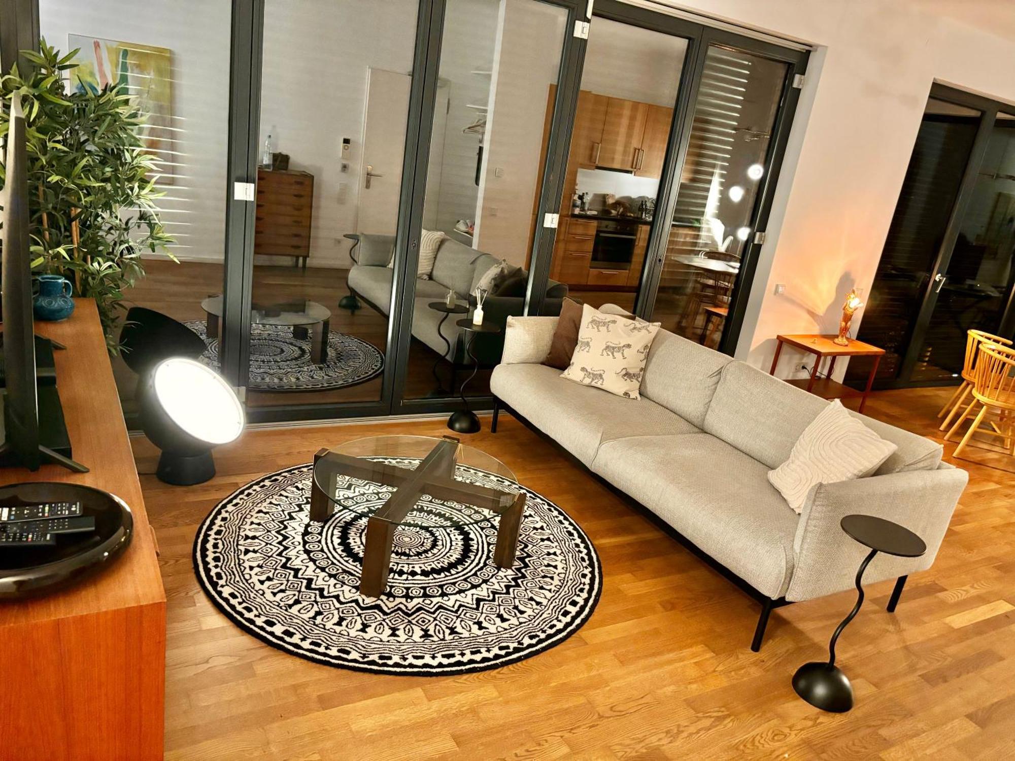 2 Bedroom Mauerpark-Apartment, Berlin Mitte View Calendar Esterno foto